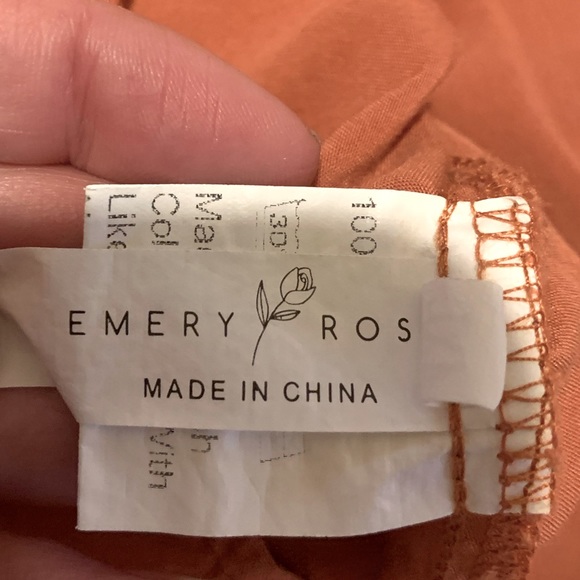 Emery Rose embroidered babydoll top. Short sleeves. Rust with ivory flowers. 4x. - Picture 4 of 5